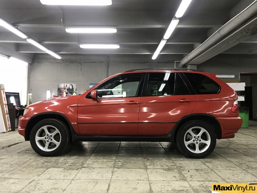 Полная оклейка BMW X5 в красный металлик